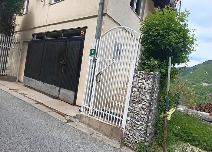 Saraj Heights House شقة